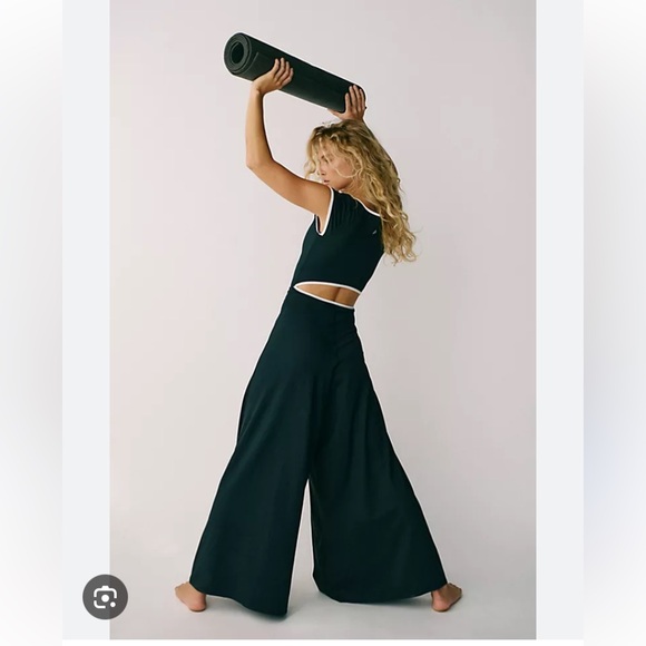 Free People Movement Pipe Dream Black White Wide Leg Open Back Jumpsuit Onesie - Picture 3 of 9